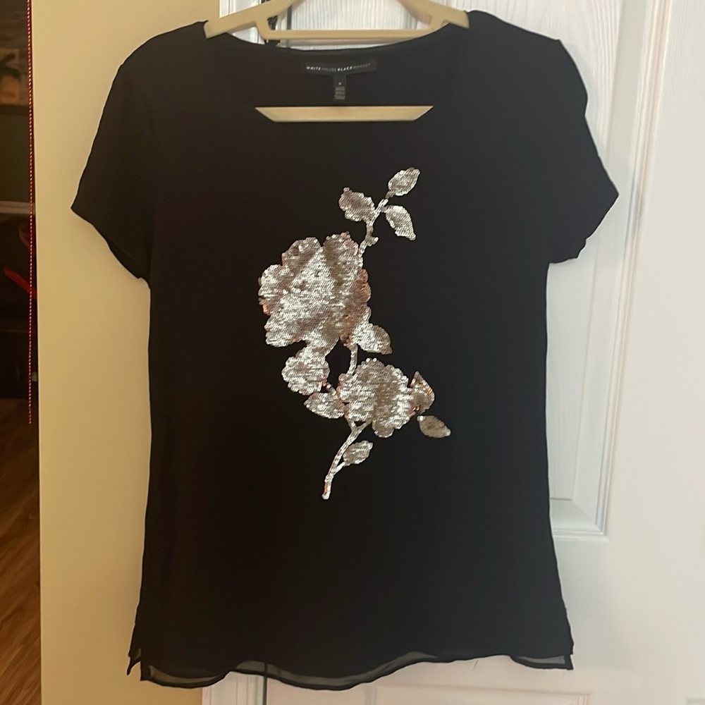 White House Black Market (WHBM) Top with Sequin Gold Floral Rose Front, sz Small